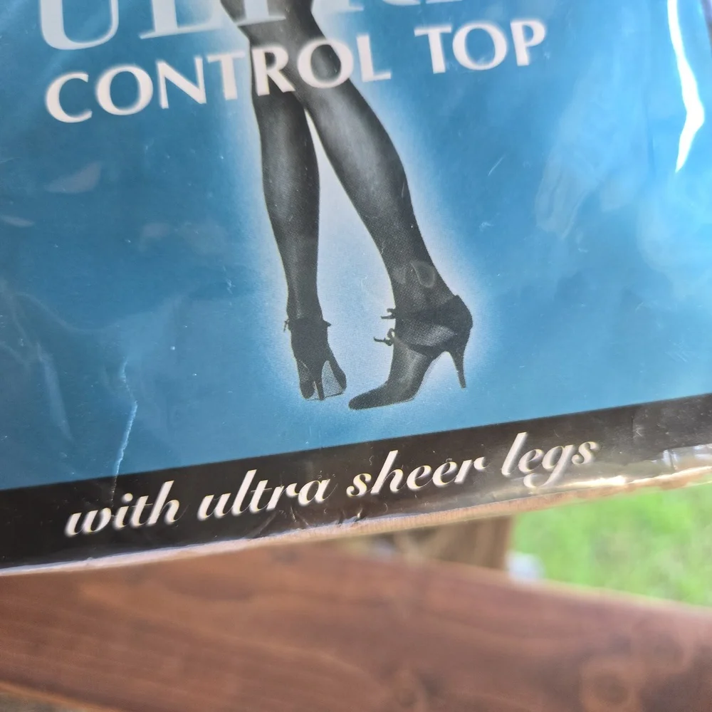 Silkies Ultra Control Top Ultra Sheer Leg Pantyhose In Nude Size Large
